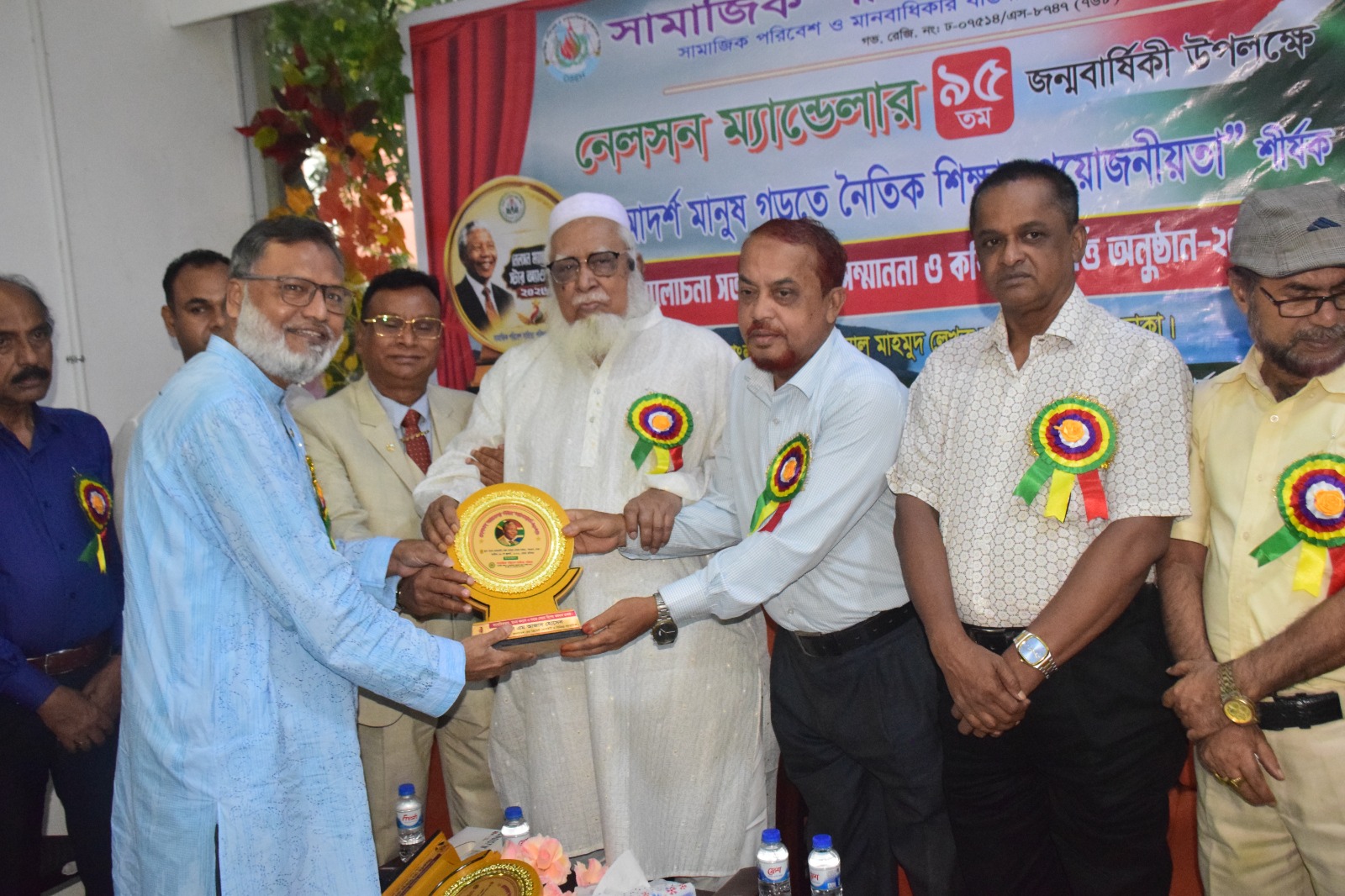 সমাজসেবা ও সাংবাদিকতায় বিশেষ সম্মাননায় ভূষিত এস এম আজাদ হোসেন